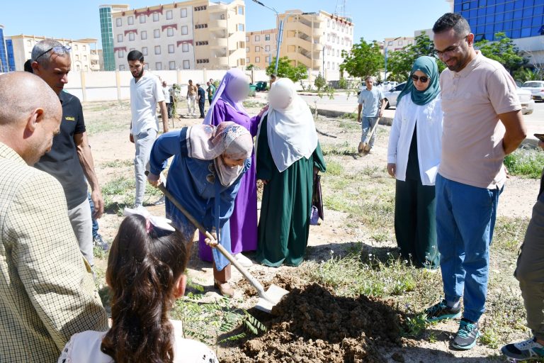 حملة تشجير بالمركز الجامعي بريكة