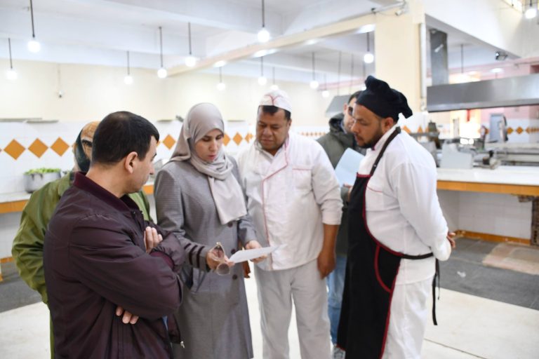 زيارة ميدانية لمطعم الإقامة الجامعية 1000 سرير بريكة لمراقبة تحضير وجبة الإفطار